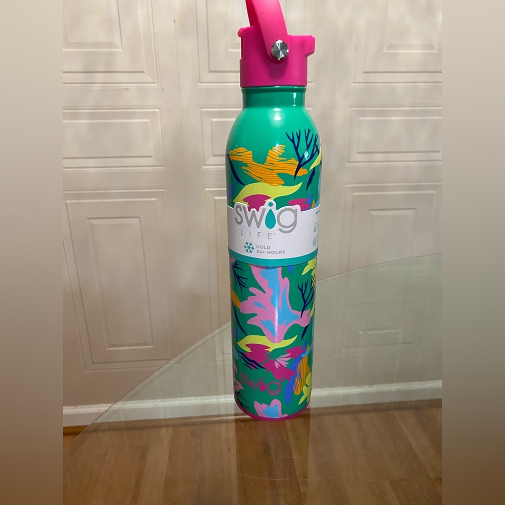 NEW Swig Life 26 Oz Flip + Sip - Multicolor Gym - Insulated Stainless Steel